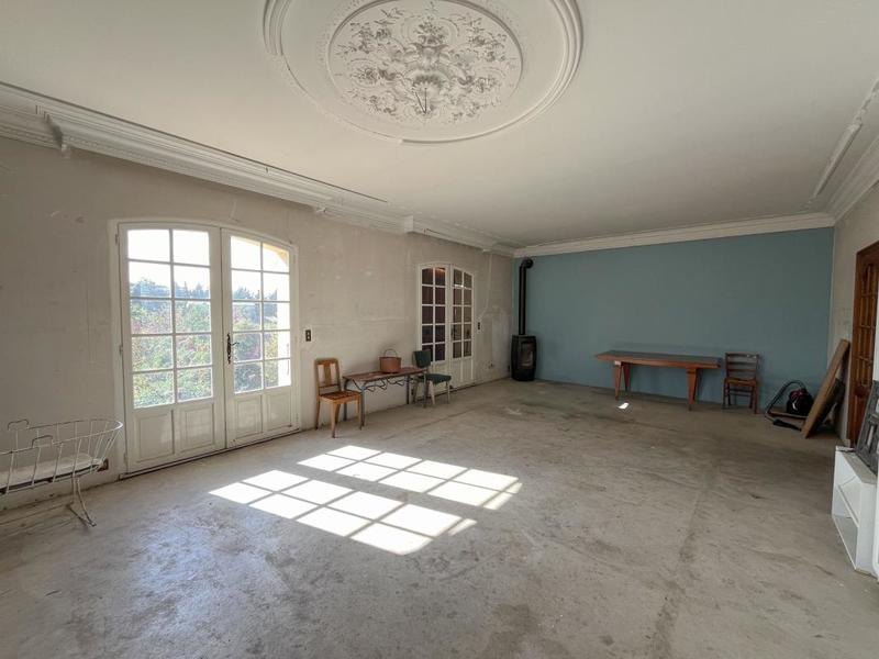 Mas - 261 m² - 6 pièces