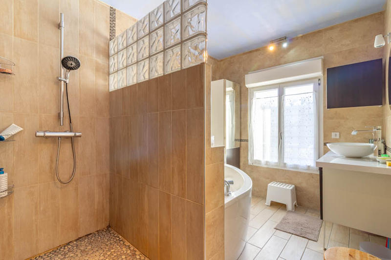 Maison - 196 m² - 7 pièces