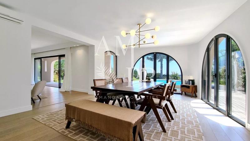 Villa - 253 m² - 6 pièces