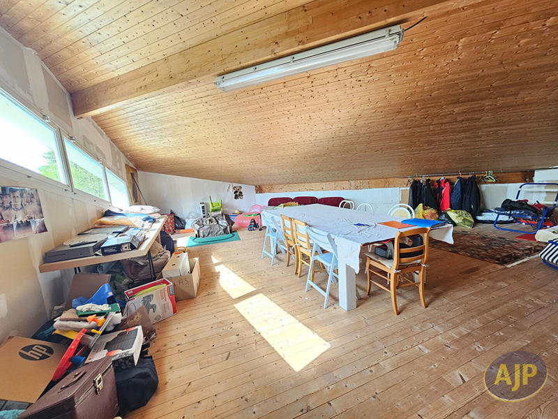 Maison - 240 m² - 6 pièces