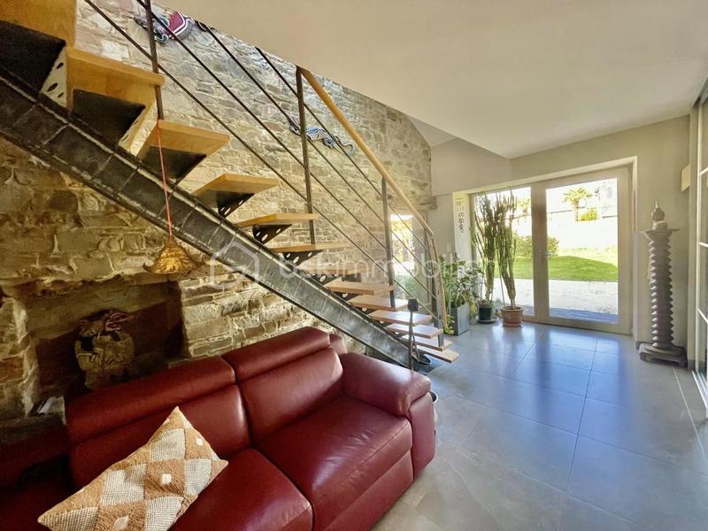 Demeure - 337 m² - 11 pièces