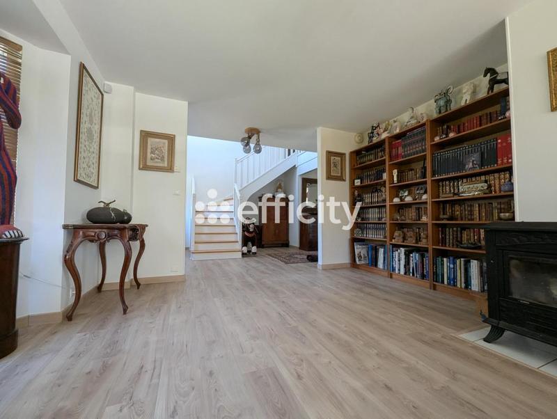 Maison - 232 m² - 8 pièces