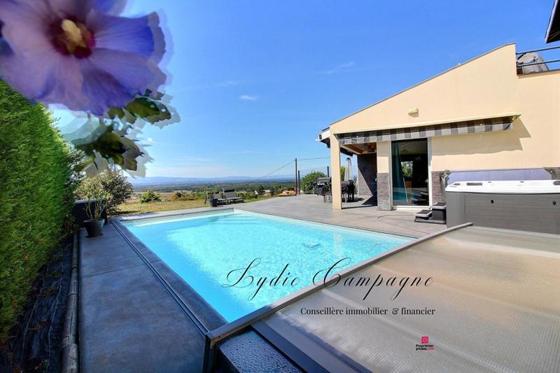 Demeure - 215 m² - 9 pièces