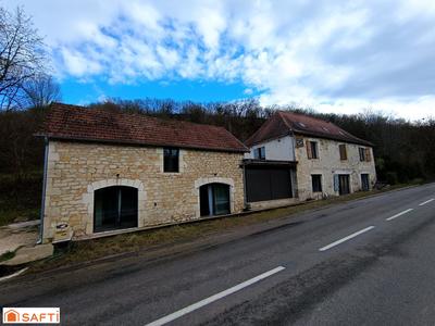 Maison - 276 m² - 9 pièces