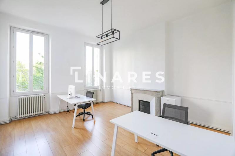 Bureau - 147 m² - 4 pièces