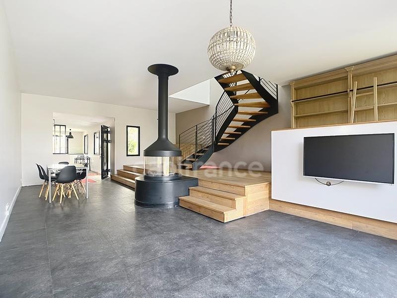 Maison - 181 m² - 8 pièces