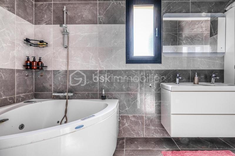 Maison - 173 m² - 7 pièces