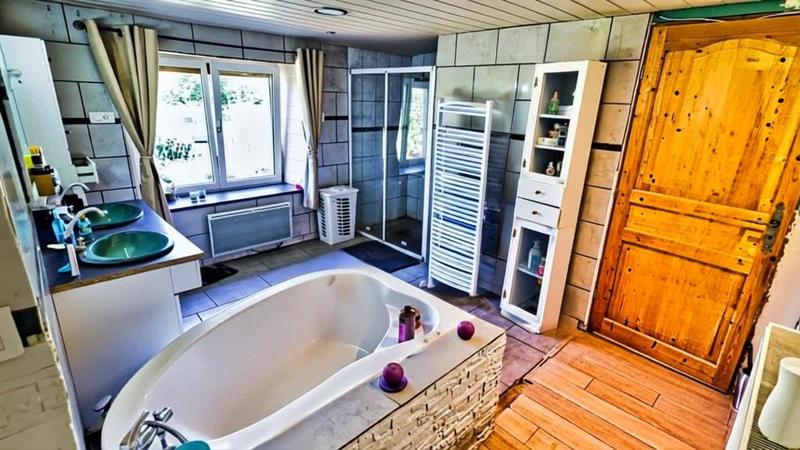 Maison - 209 m² - 9 pièces