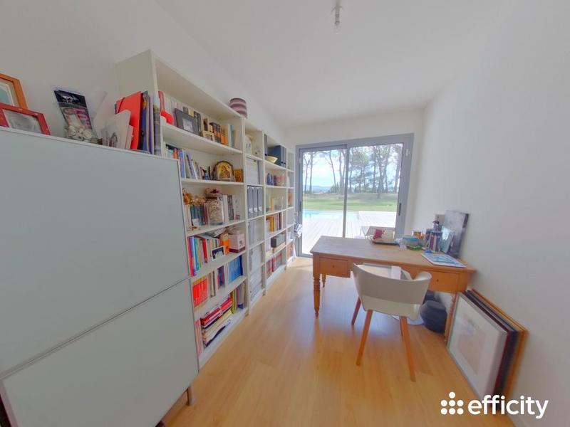 Maison - 232 m² - 7 pièces