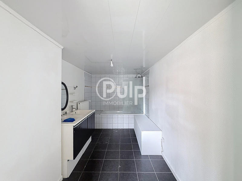 Maison - 176 m² - 8 pièces