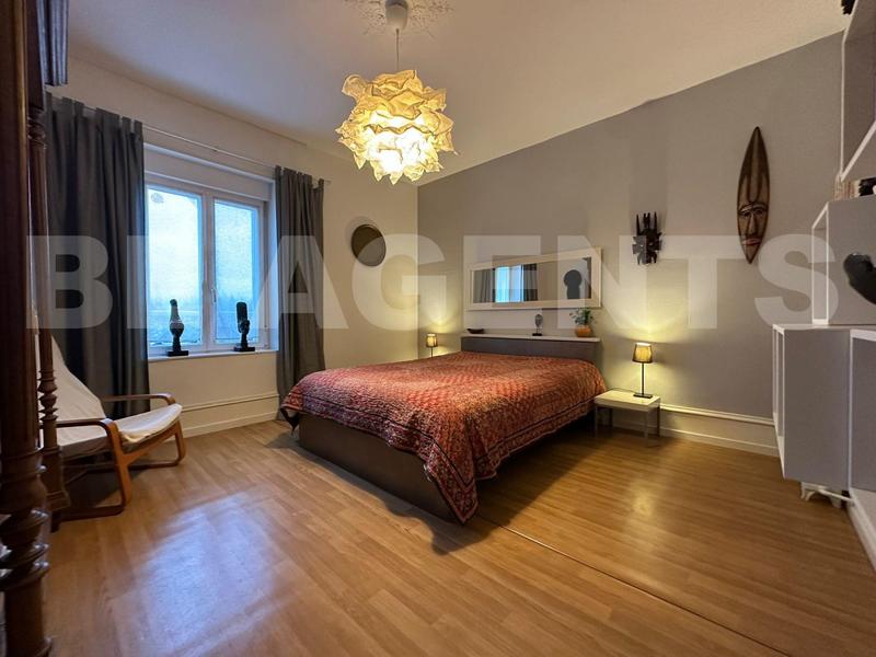 Maison - 247 m² - 10 pièces