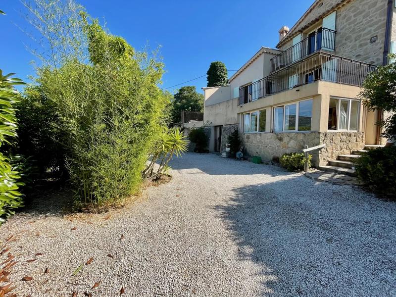 Villa - 100 m² - 4 pièces