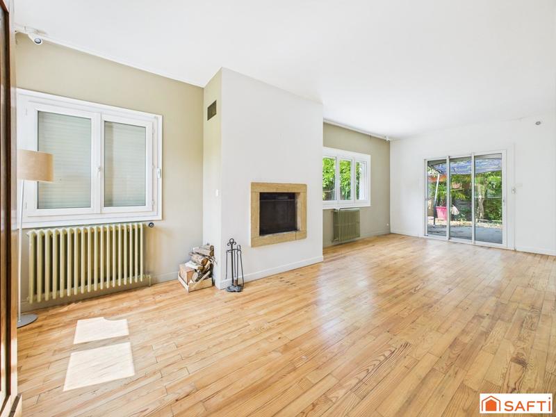 Maison - 220 m² - 8 pièces