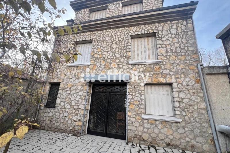 Maison - 250 m² - 11 pièces