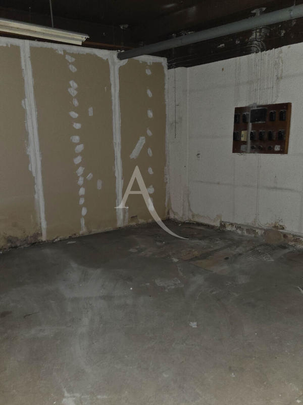 Local commercial - 224 m² - 6 pièces