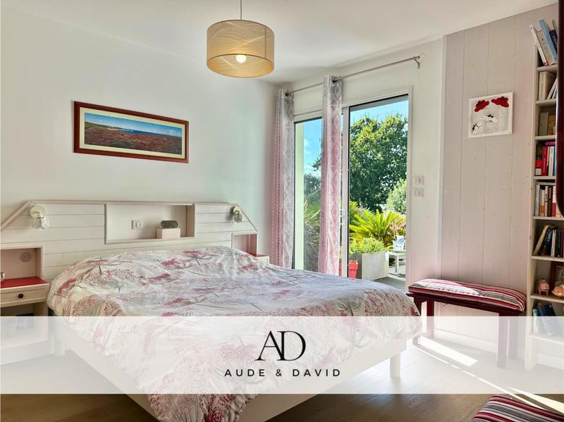 Maison - 220 m² - 8 pièces