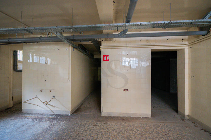 Local commercial - 244 m² - 2 pièces