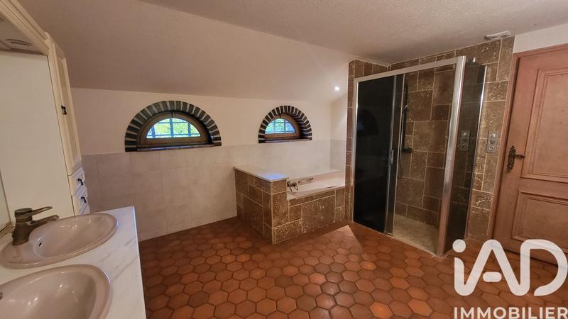 Maison - 235 m² - 7 pièces