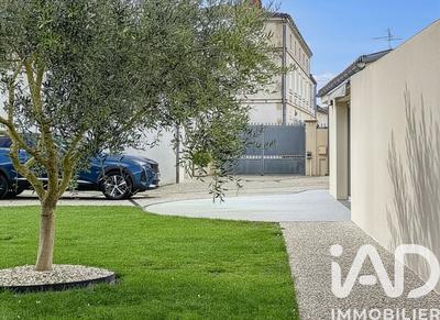 Maison - 212 m² - 8 pièces