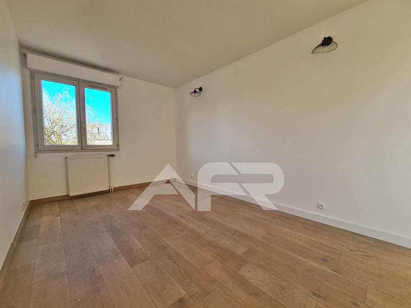 Appartement - 93 m² - 4 pièces