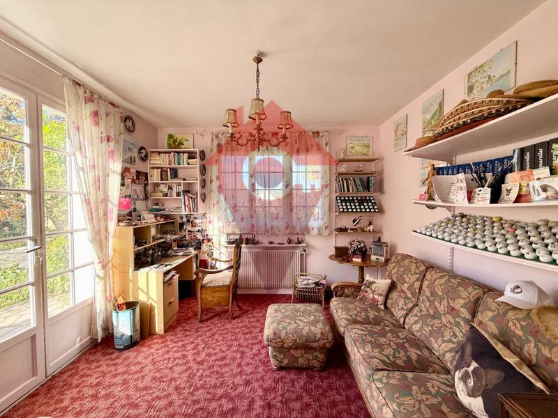 Maison - 240 m² - 9 pièces