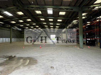 Entrepôt - 1 650 m²