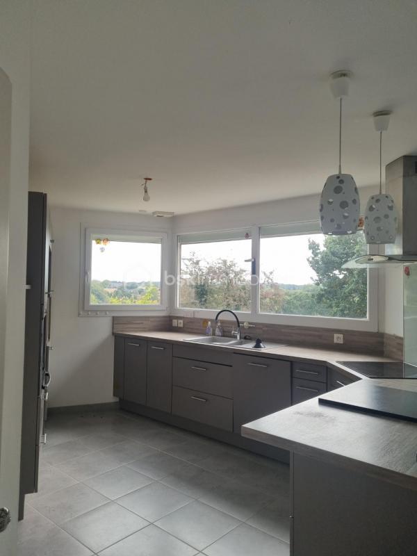 Maison - 140 m² - 5 pièces