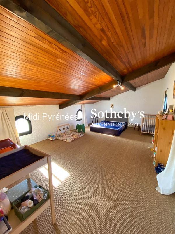 Maison - 232 m² - 9 pièces