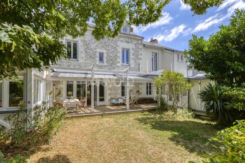 Maison - 200 m² - 10 pièces