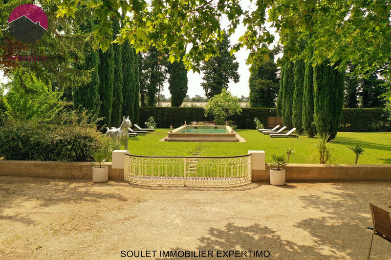 Propriété - 390 m² - 9 pièces