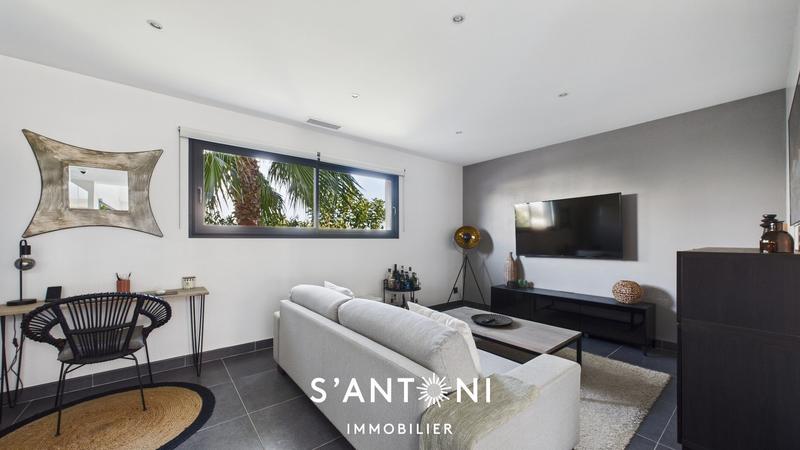 Maison - 200 m² - 9 pièces