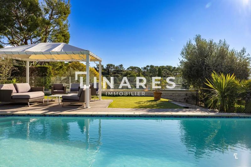 Maison - 355 m² - 9 pièces