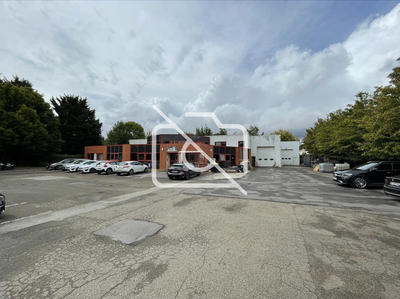 Entrepôt - 1 850 m²