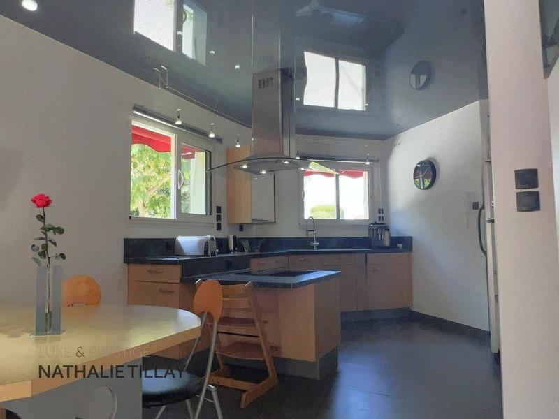 Maison - 201 m² - 7 pièces