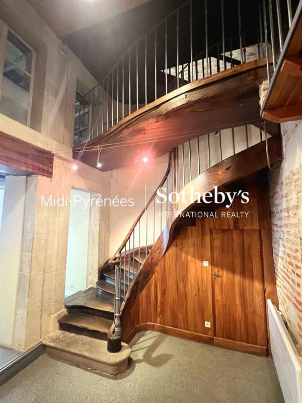 Maison - 377 m² - 12 pièces