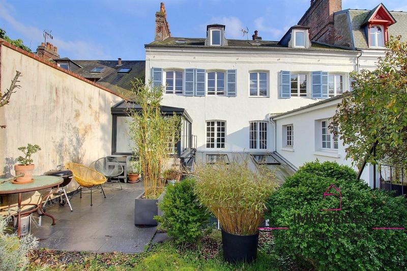 Maison - 390 m² - 14 pièces