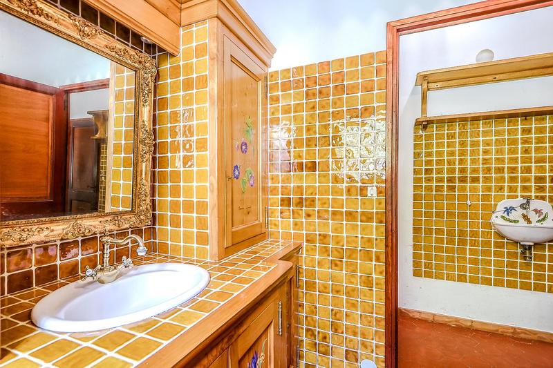 Propriété - 234 m² - 8 pièces