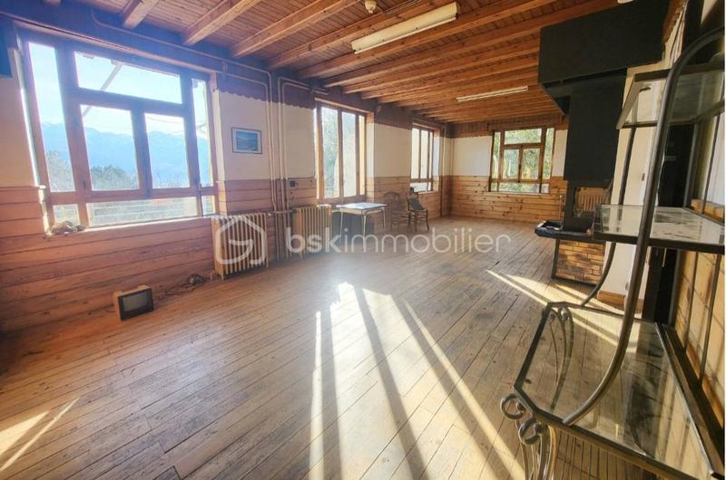 Propriété - 900 m² - 40 pièces