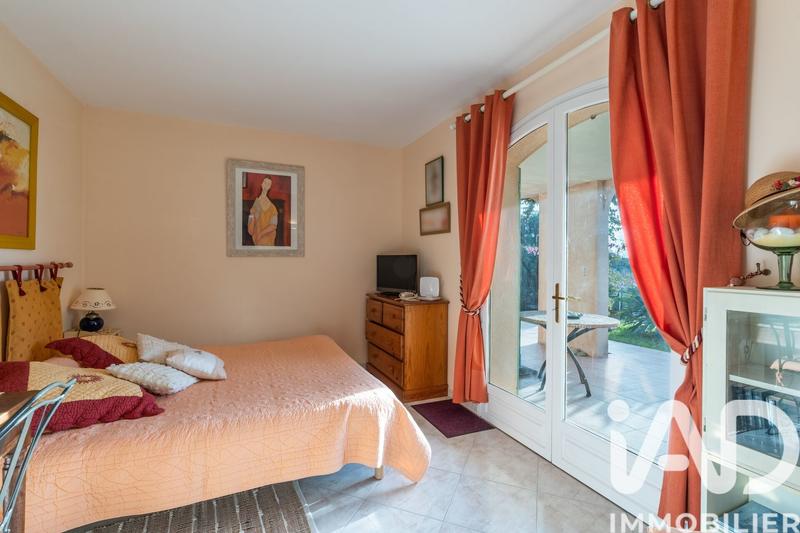 Maison - 230 m² - 7 pièces