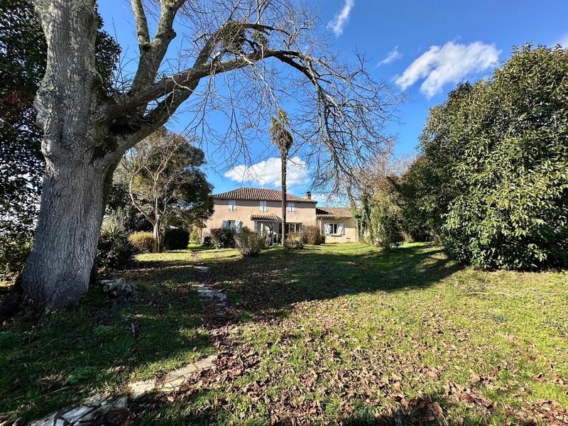 Maison - 455 m² - 18 pièces