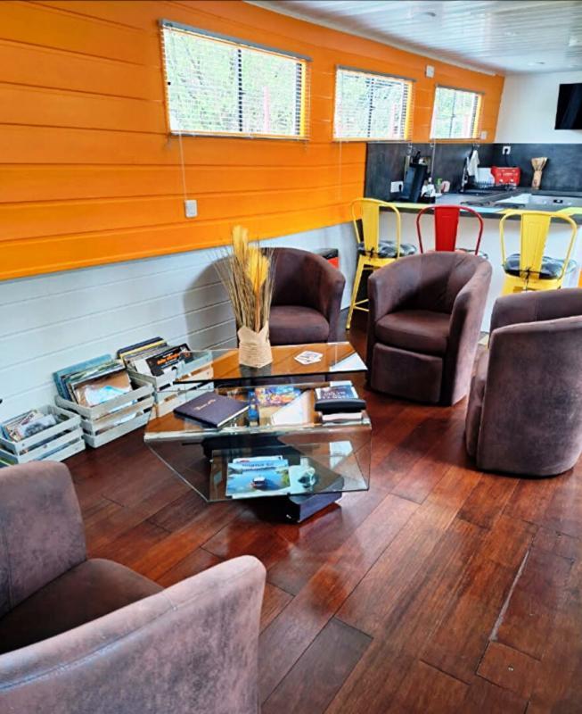 Péniche - 100 m² - 4 pièces