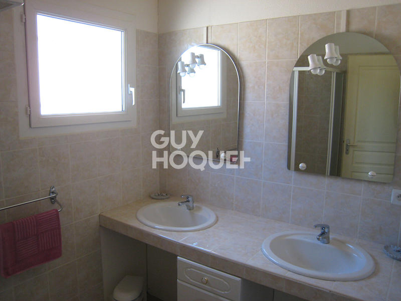 Maison - 300 m² - 18 pièces