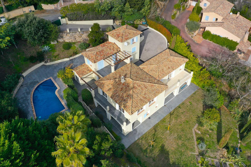 Villa - 305 m² - 10 pièces