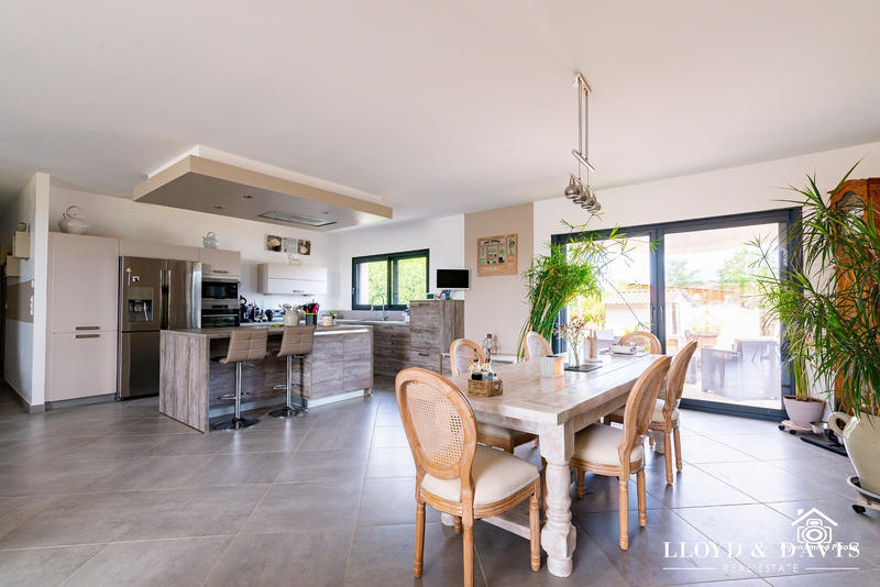 Maison - 180 m² - 5 pièces