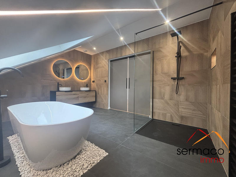 Maison - 200 m² - 6 pièces