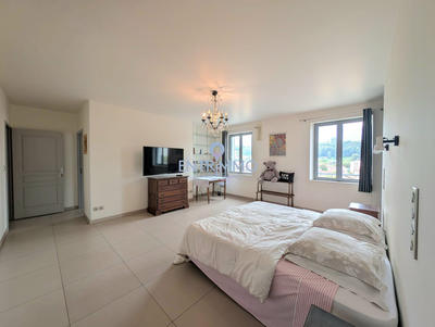 Appartement - 200 m² - 6 pièces