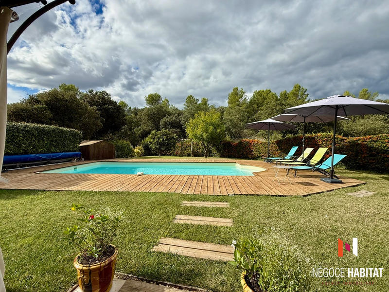 Maison - 220 m² - 8 pièces