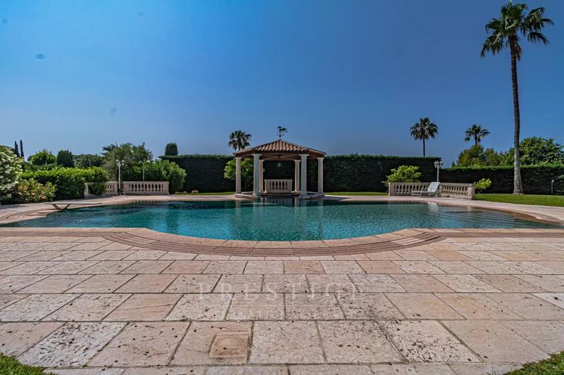 Maison - 347 m² - 7 pièces