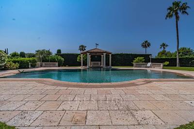 Maison - 347 m² - 7 pièces