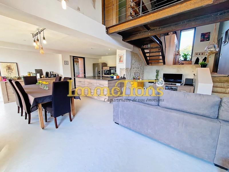 Maison - 217 m² - 9 pièces